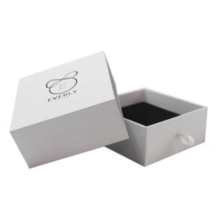 White Jewelry Box for Bracelet