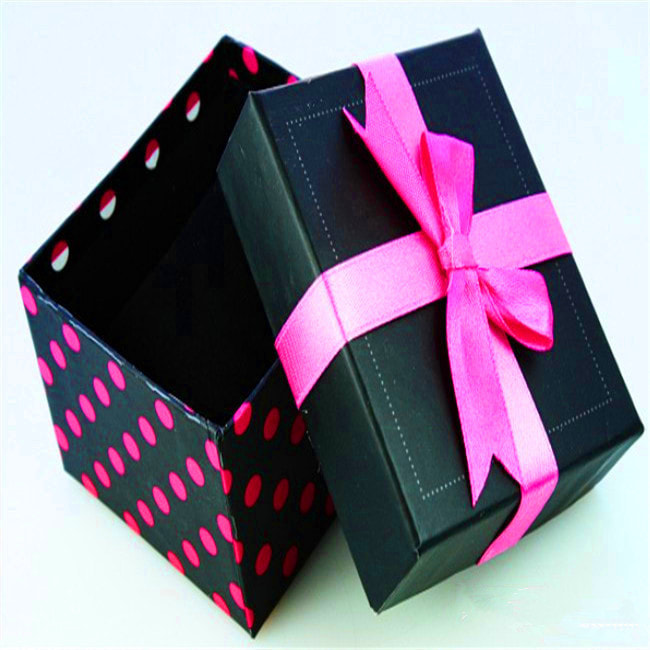 Bow Knot Decorated Gift Box For A Watch With Pillow